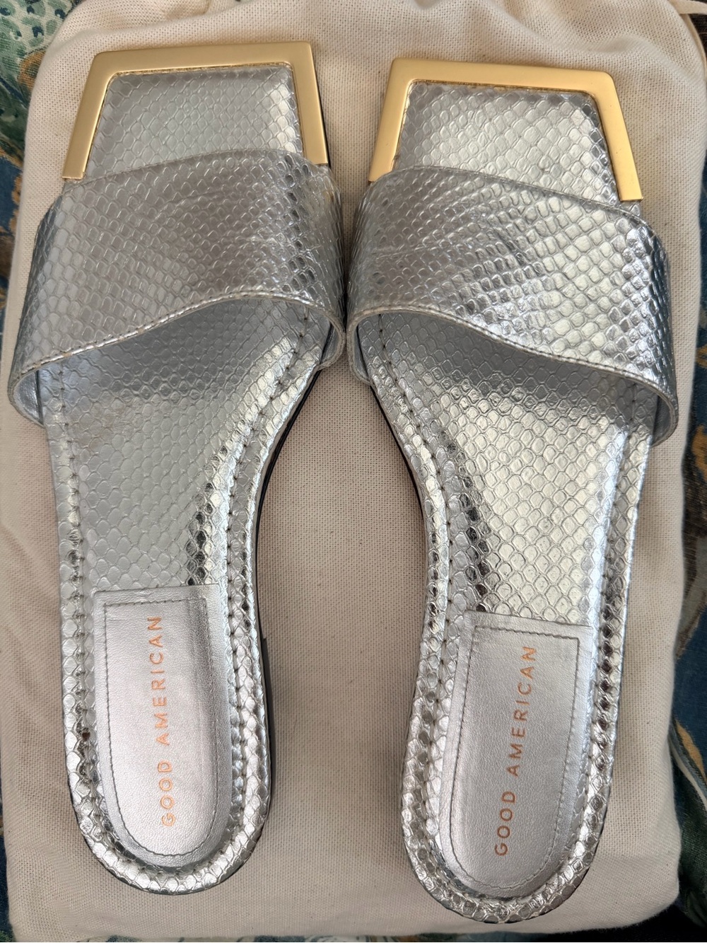 Good American  STANDOUT SLIDE SANDAL IN SILVER SNAKE001 NEW NIB 8.5